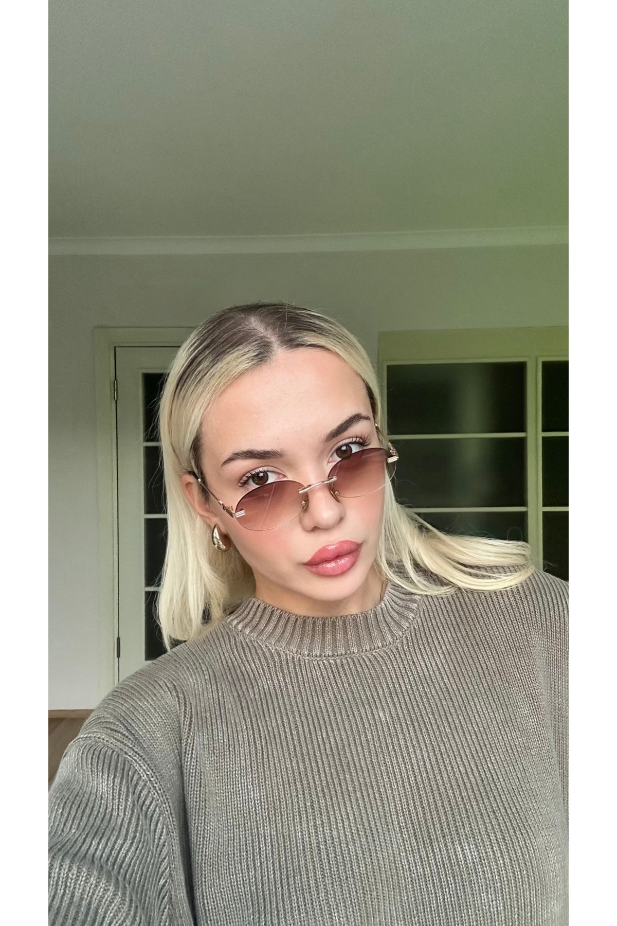 Minimal Yekpare Tasarım Kahverengi Cam