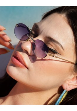 Minimal Yekpare Tasarım Siyah Cam Sarı Menteşe