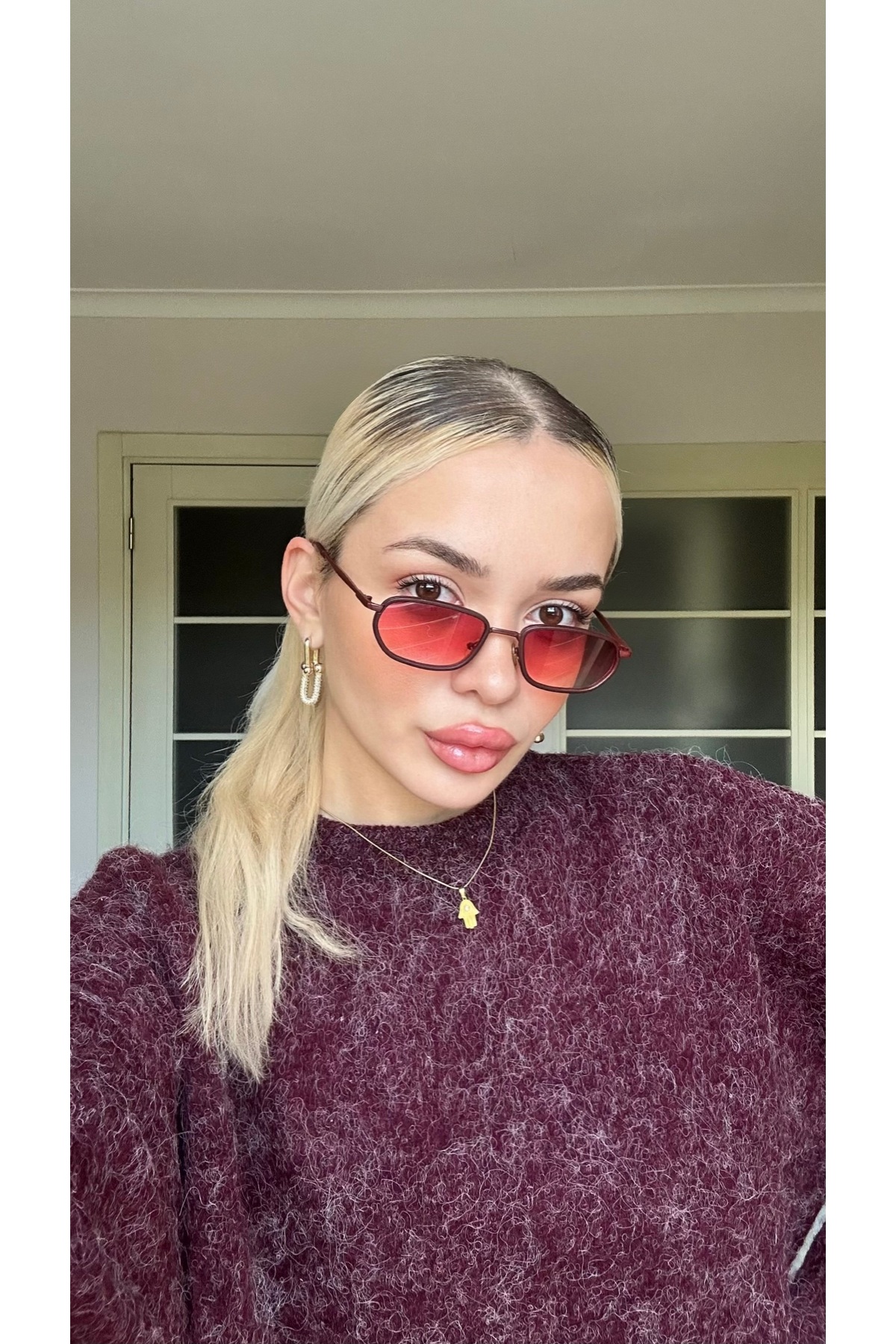 Minimal Geometrik Tasarım Bordo Çerçeve Bordo Cam Güneş