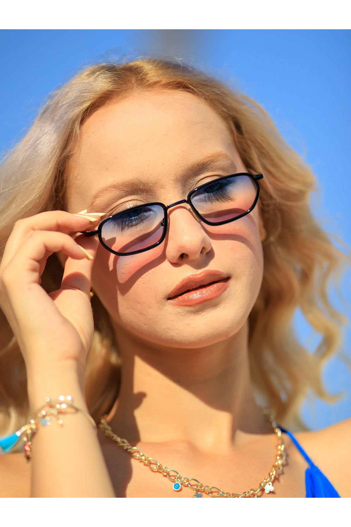 Minimal Geometrik Tasarım Siyah Çerçeve Mavi Çiftrenk Cam Güneş Gözlüğü