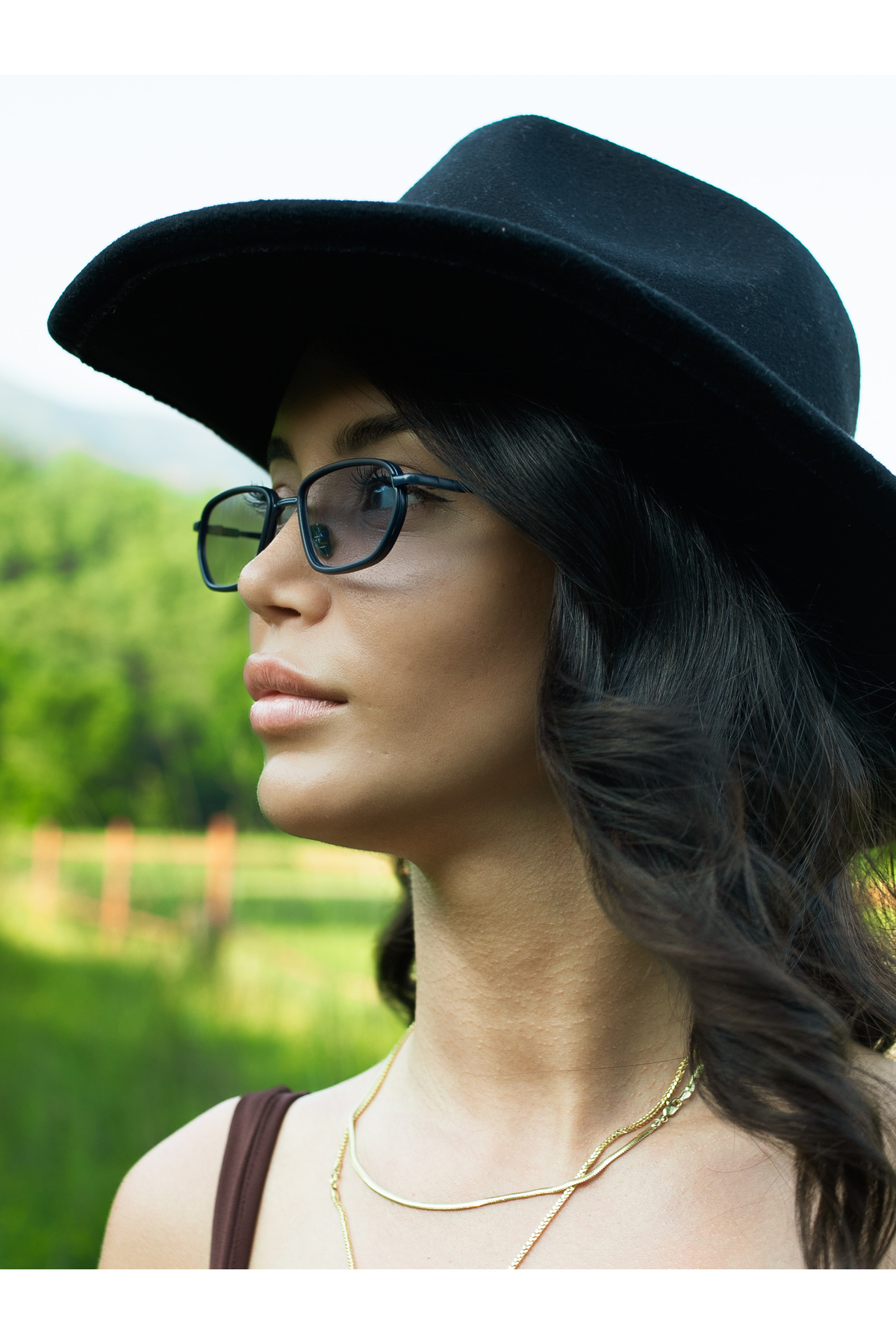 Minimal Geometrik Tasarım Siyah Çerçeve Mavi Cam Güneş Gözlüğü