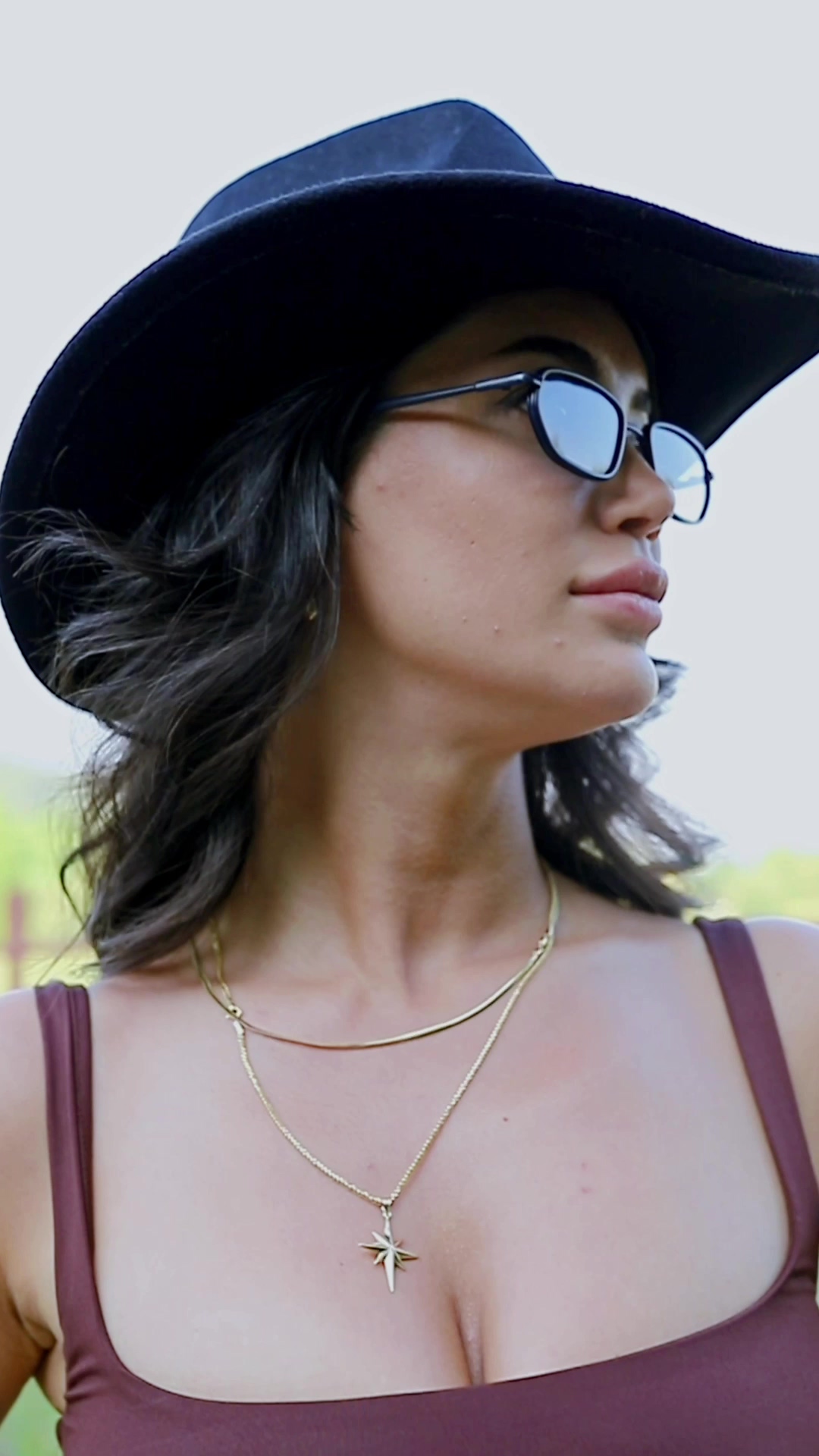 Minimal Geometrik Tasarım Siyah Çerçeve Mavi Cam Güneş Gözlüğü