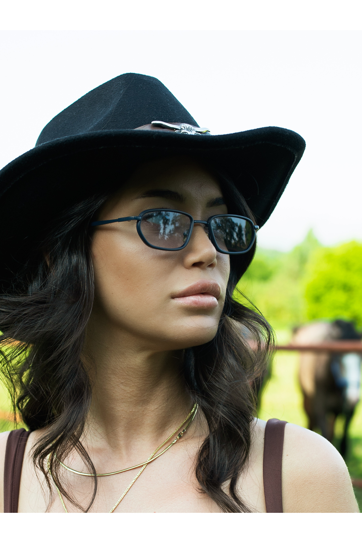 Minimal Geometrik Tasarım Siyah Çerçeve Mavi Cam Güneş Gözlüğü