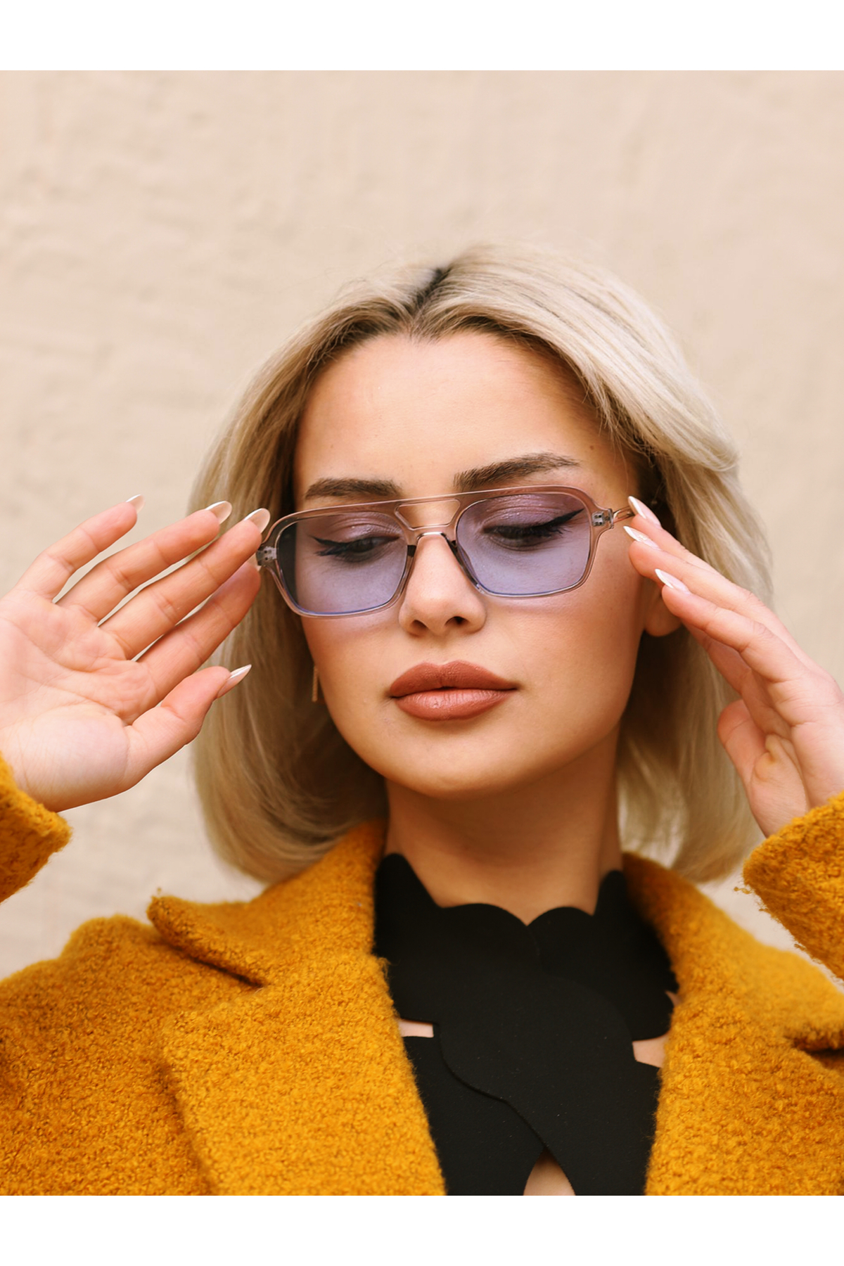 Gri Şeffaf Çerçeve Mavi Cam Dikdörtgen Kadın Güneş Gözlüğü